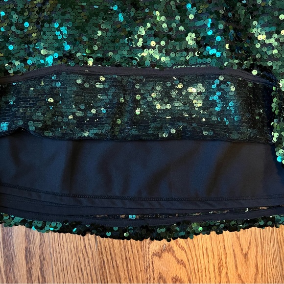 Leith Anthropologie Green Sequin Mini Skirt Size Medium - Picture 4 of 6